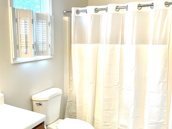 3rd image of 207 Baytree Drive