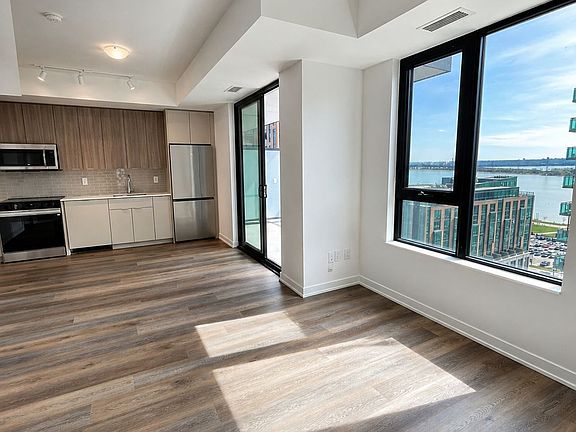 5th image of 2075 Lakeshore Rd #1209