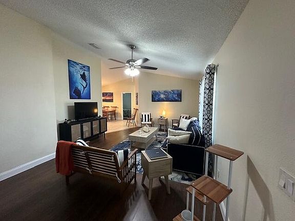 3rd image of 1333 SE Appamattox Terrace