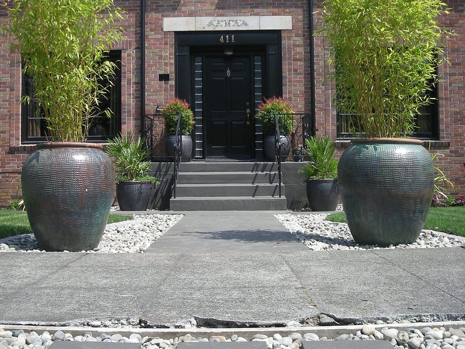 2nd image of 411 N G St