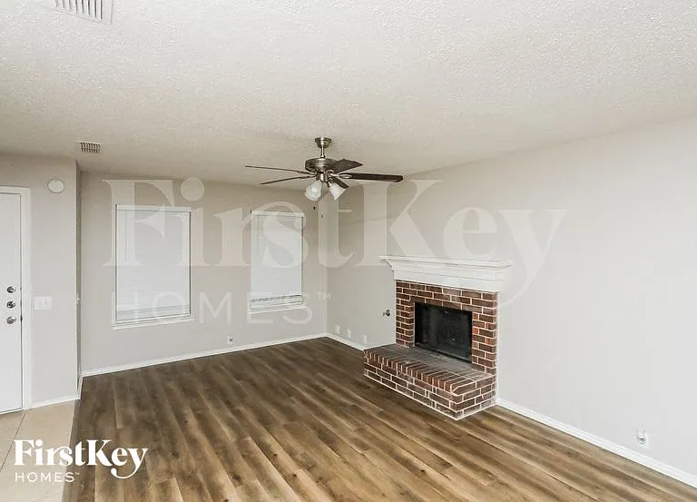 119 Amber Ridge Dr — Photo 2