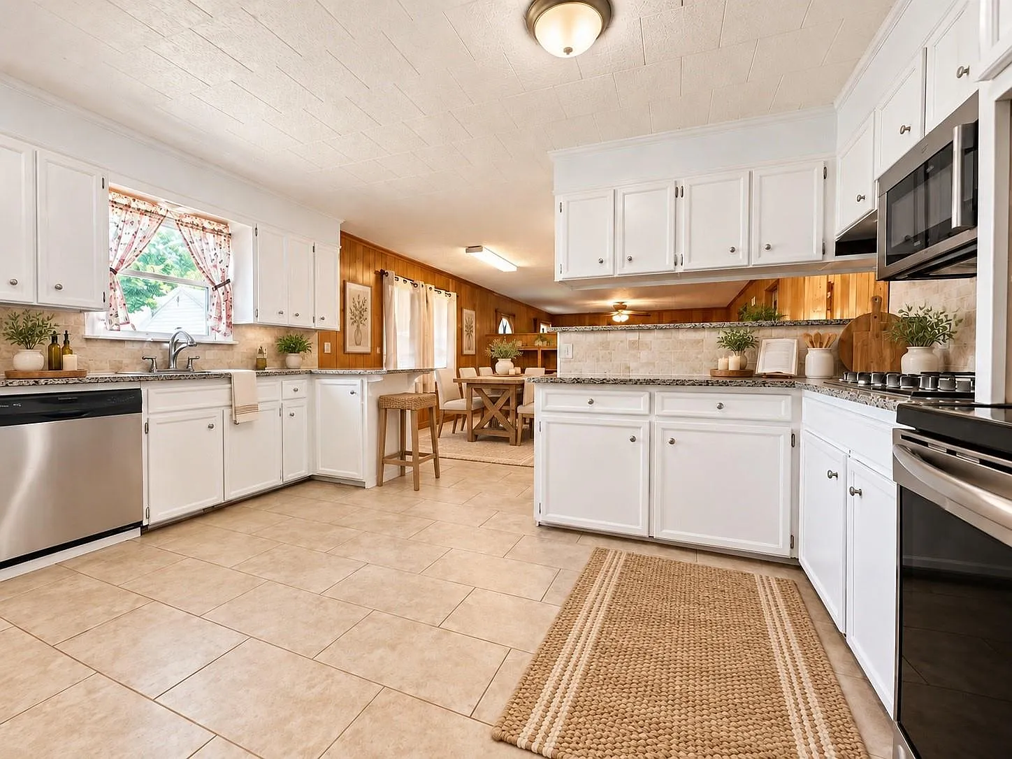 3 bed, 2.0 bath, 1935 sqft, $1,650 — Photo 4