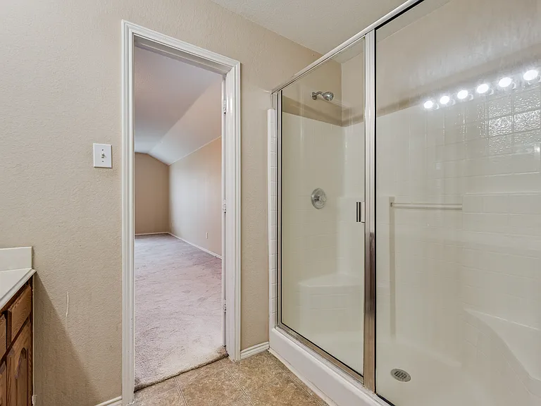 2701 Mockingbird St — Photo 9