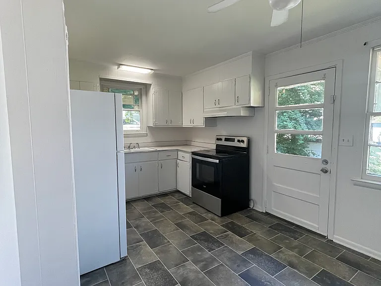 202 Chamberlin St #A — Photo 3