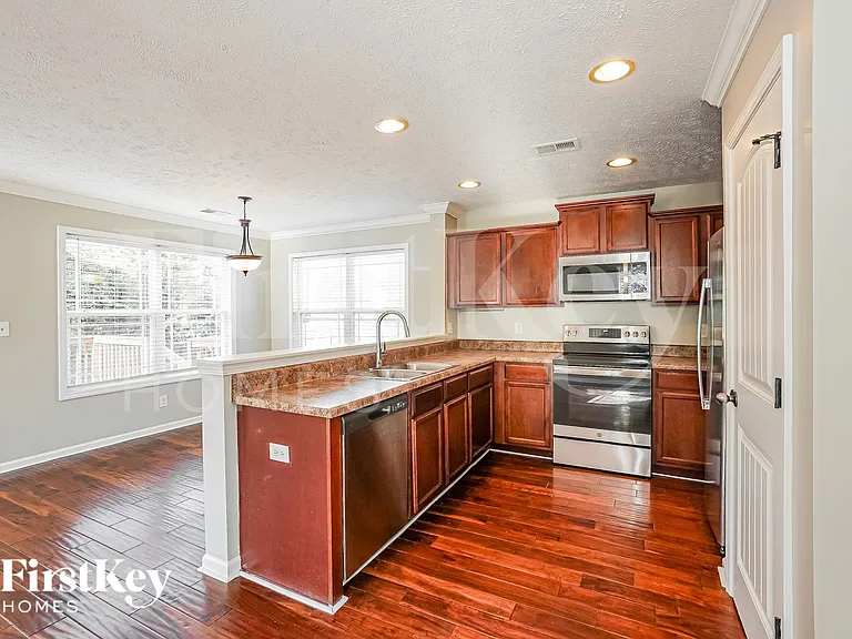 1309 Loren Cir — Photo 7