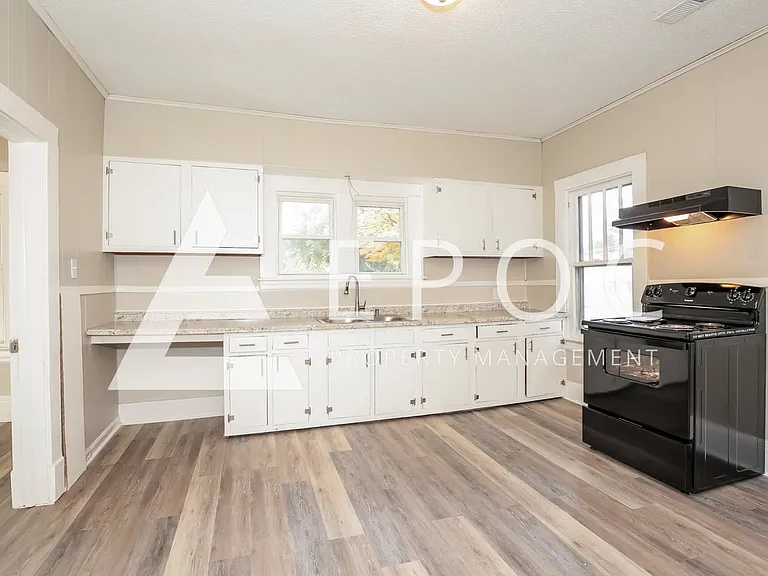 1010 Gordon St — Photo 5