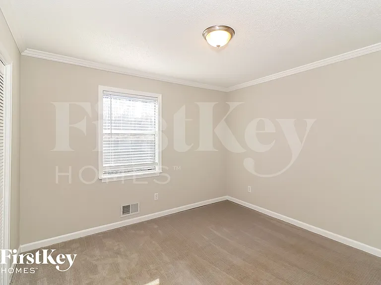4565 Bonneville Dr — Photo 15