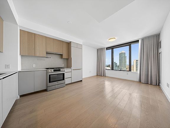 2nd image of 3 Court Sq APT 5005