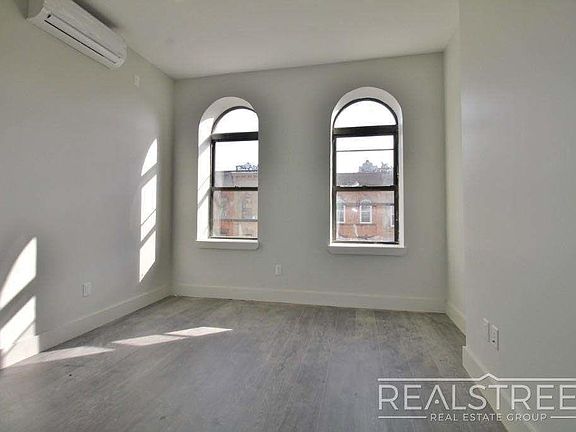4th image of 277 Linden St #B2