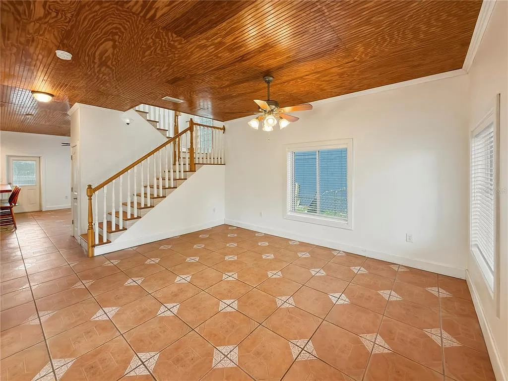 3 bed, 3.0 bath, 2180 sqft, $2,400 — Photo 4