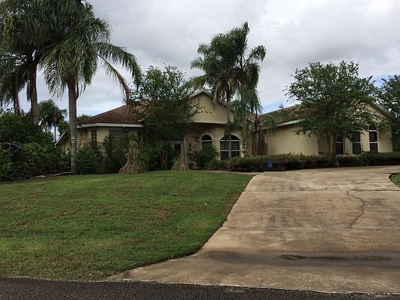 2nd image of 104 Amberglow Ct
