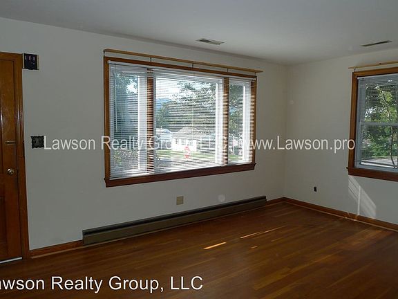 3rd image of 827 Marston St