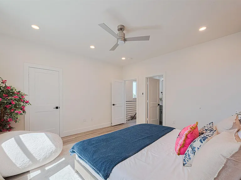 2909 Nagle St — Photo 30