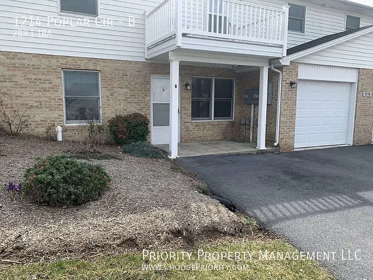 1214 Poplar Cir #B — Photo 1
