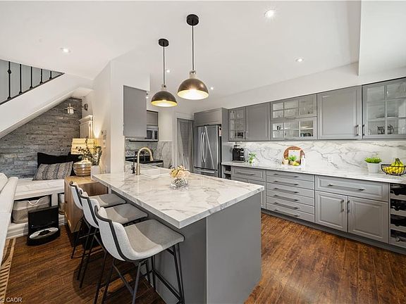 4th image of 469 Claridge Rd #4