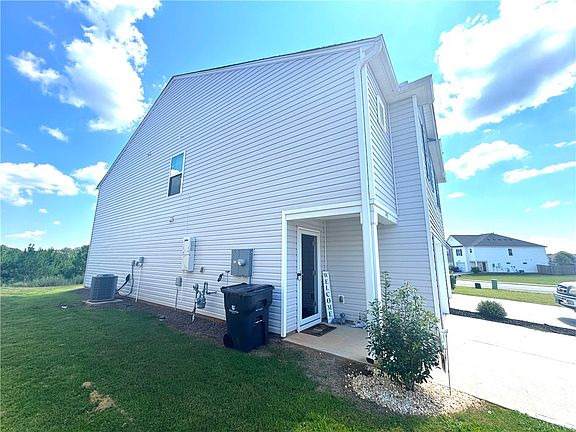 5th image of 143 Adger Rd
