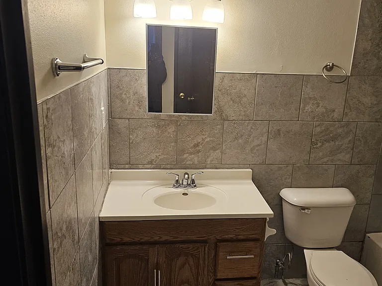 8835 N Swan Rd #6 — Photo 11