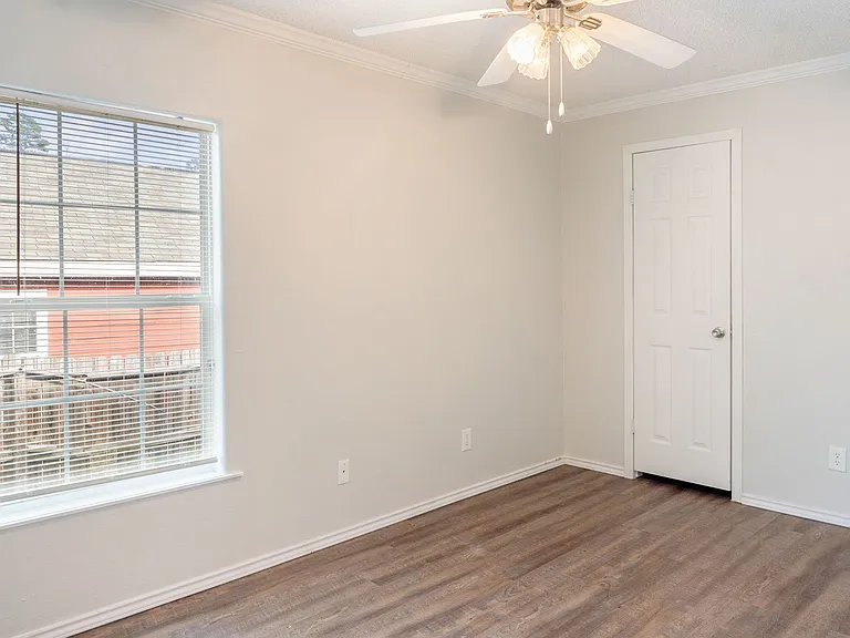 115 Varsity Dr — Photo 17