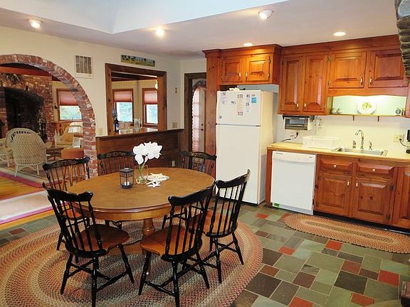 fully equipped kitchen with Dishwasher