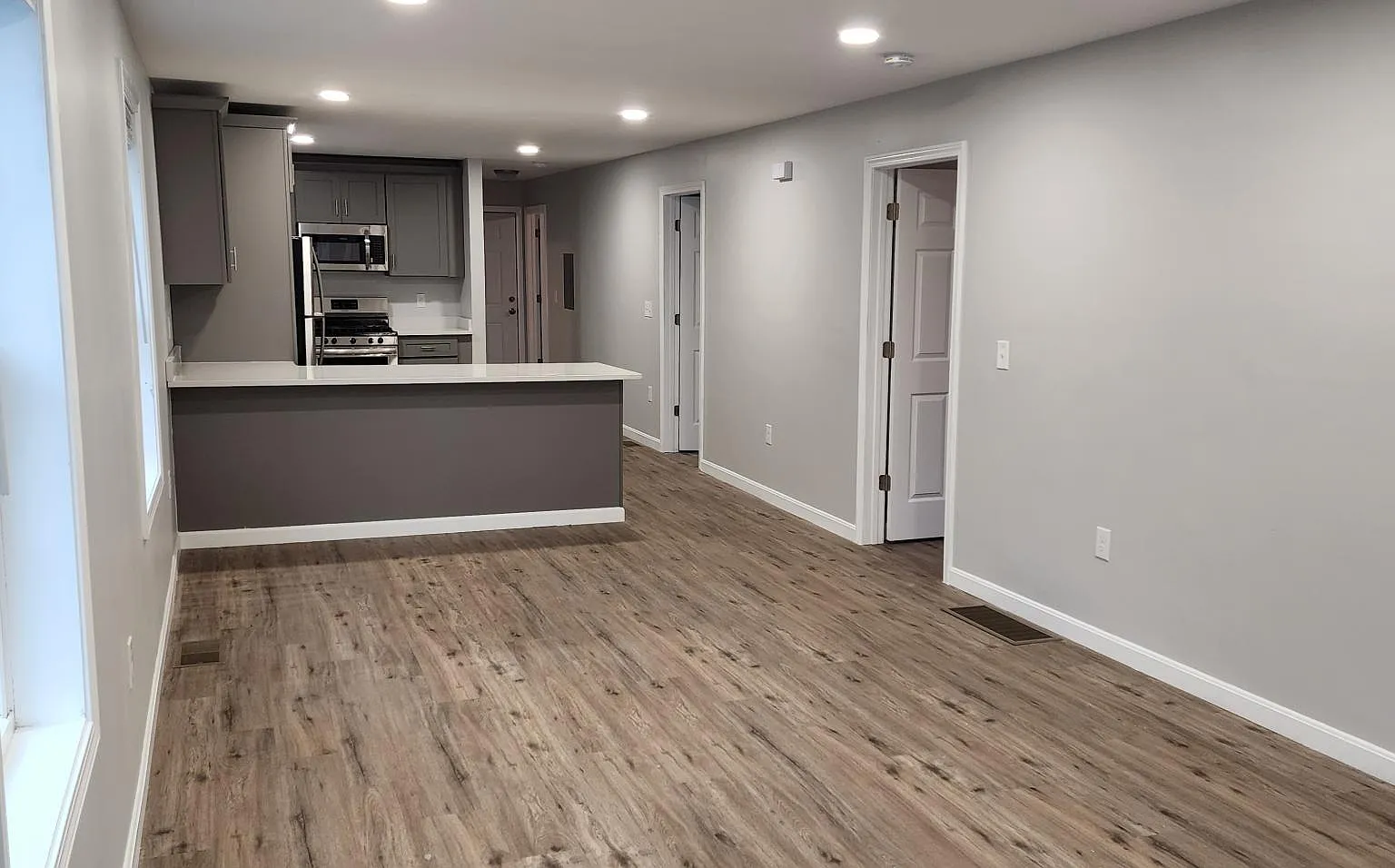 27 Douglas Ave — Photo 4
