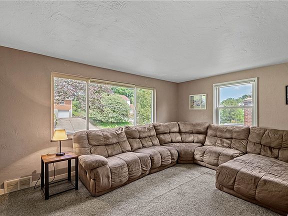 4th image of 5831 Clark Ave