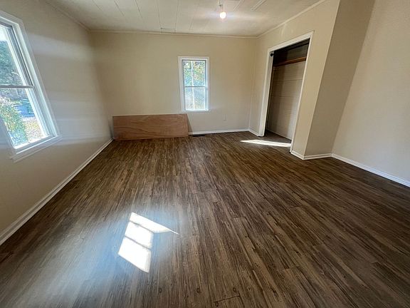 3rd image of 204 Askew Ave