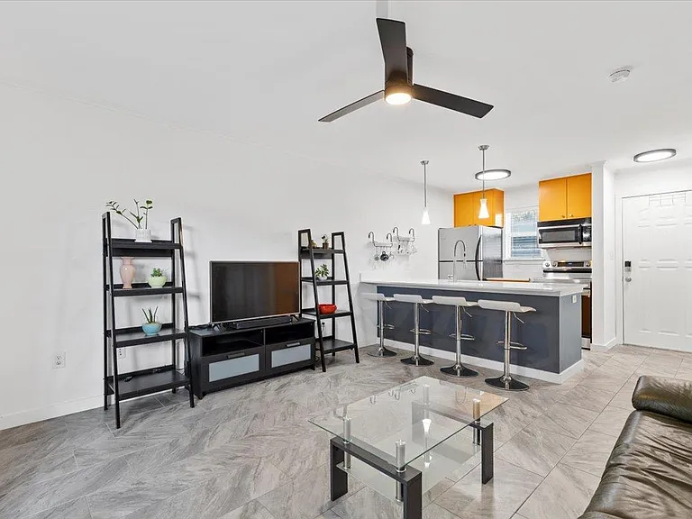 1422 Collier St #103 — Photo 1