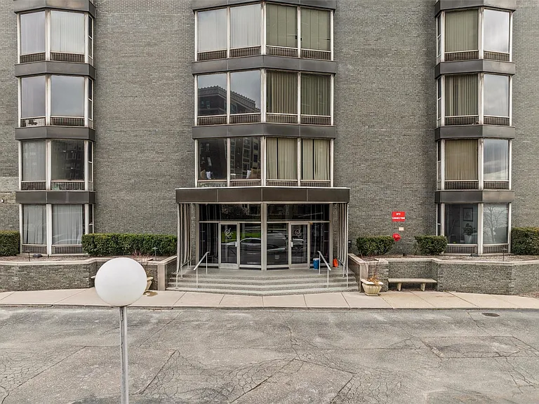 8200 E Jefferson Ave #506 — Photo 3