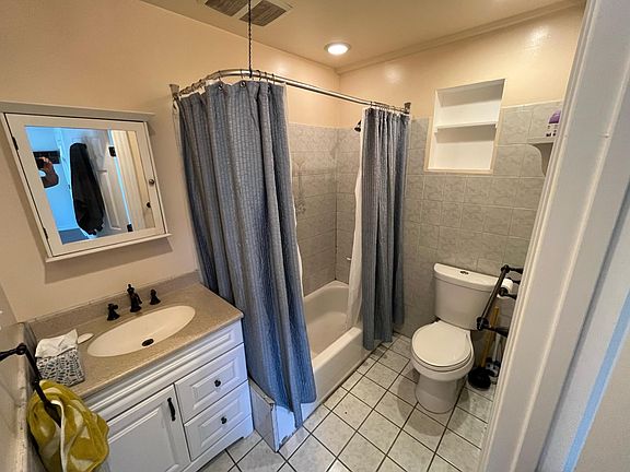 2nd image of 510 Oleander Dr
