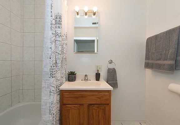 4th image of 2422 N Ashland Ave #Two