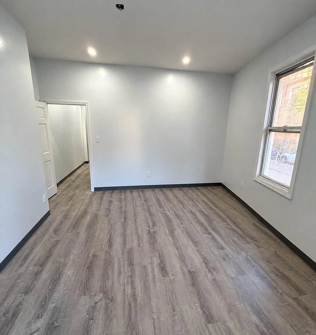 3 bed, 1.0 bath, 1716 sqft, $3,373 — Photo 2