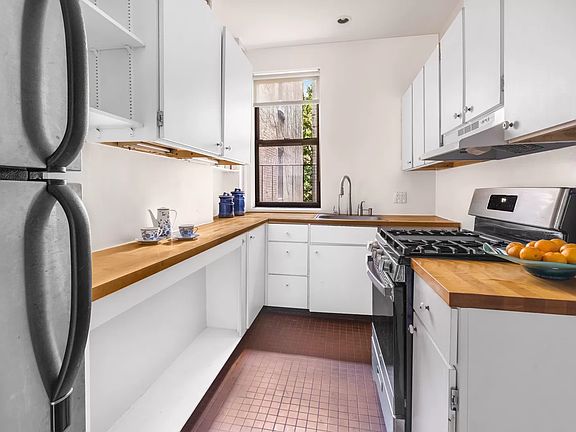 5th image of 521 E 83rd St APT 4W