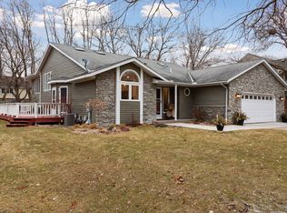 221 Lion Ln, Shoreview, MN 55126