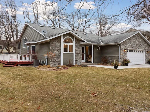 221 Lion Ln, Shoreview, MN 55126