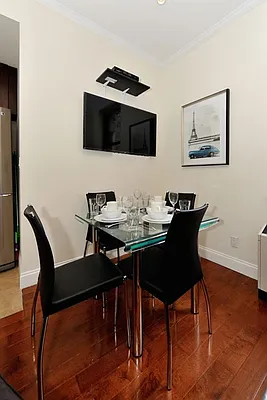 Rented by Eisenberg Exclusives | media 101