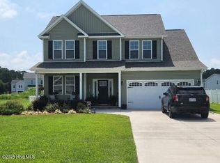 111 Paddle Trail Ln, Swansboro, NC 28584