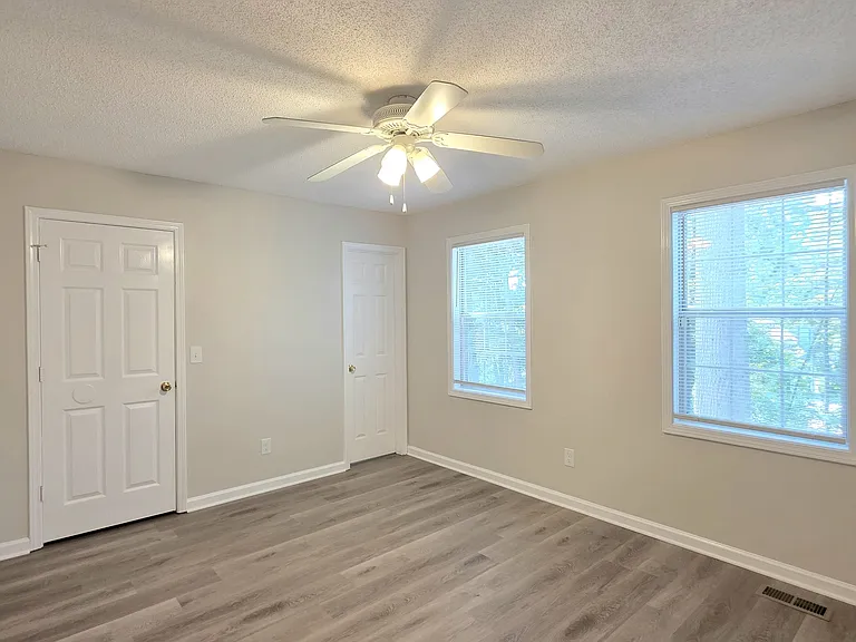 232 Hampton Dr — Photo 16