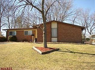 35 Cheyenne Dr, Florissant, MO 63033