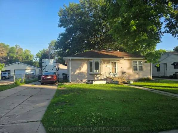 109 W 18th St, Grand Island, NE 68801