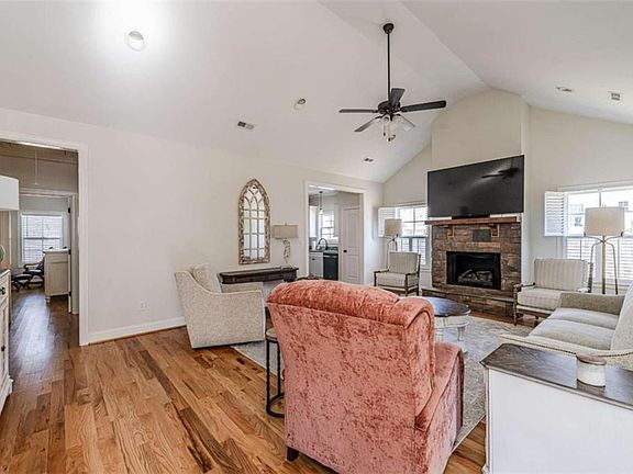 3rd image of 25 Greer Dr NE