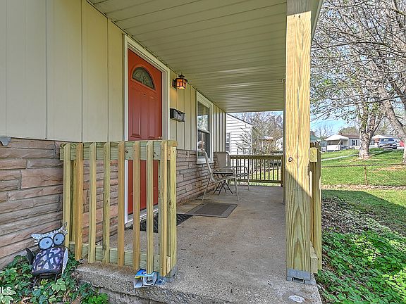 3rd image of 1011 Johnson Ave