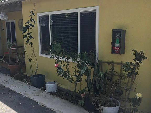 2nd image of 2238 1/2 S Carmelina Ave
