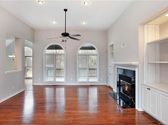 3rd image of 9024 Torrence Crossing Dr