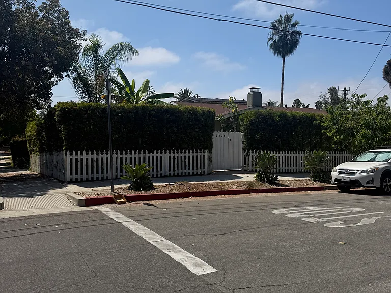 2335 Chapala St — Photo 28