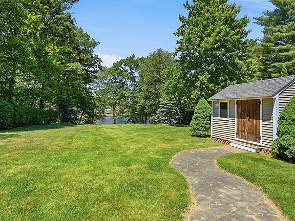 4th image of 32 Sandy Pond Rd