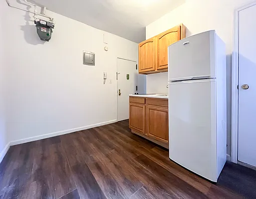 Rented by Kahen Properties | media 7