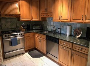 709 Cricket Ln, Woodbridge, NJ