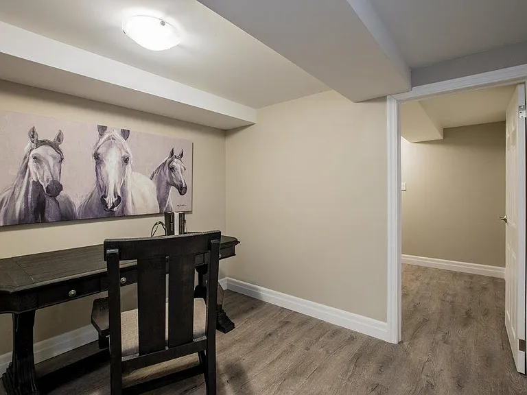 111 Amherst Dr — Photo 18