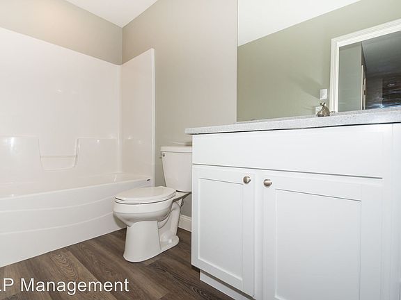 4th image of 2832 20th Ave S #103