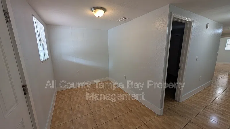 2 bed, 1.0 bath, $1,400 — Photo 2